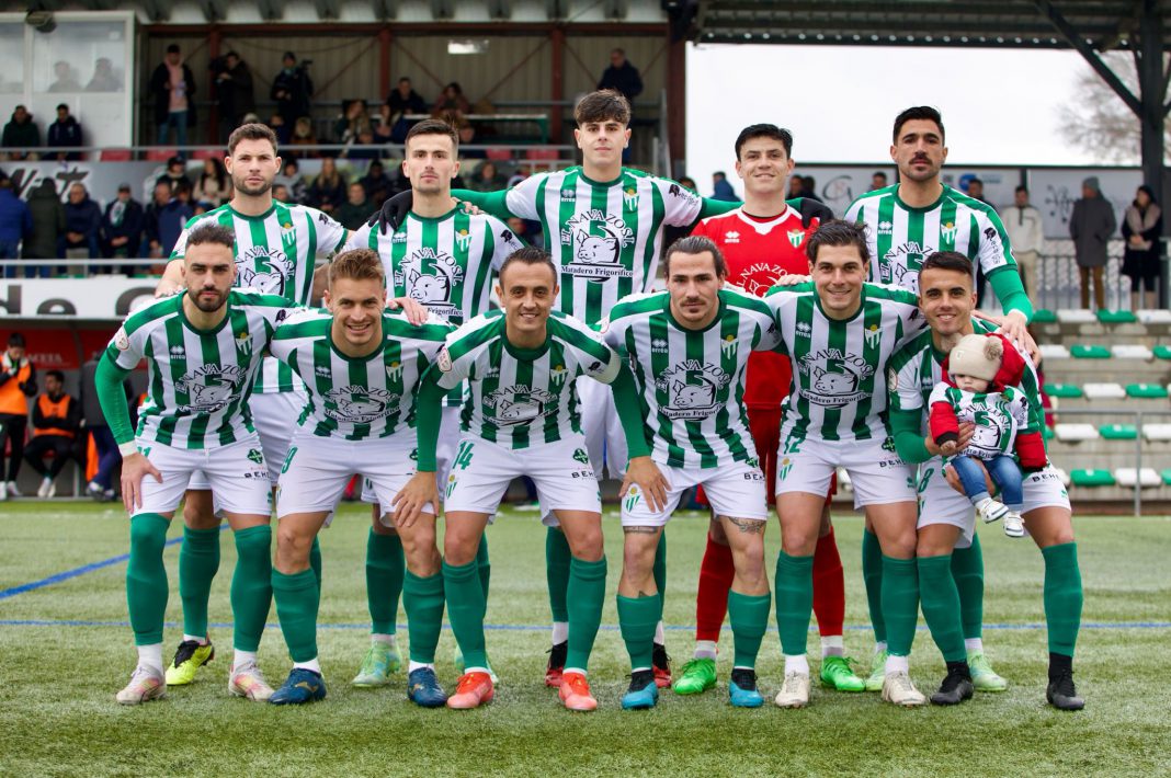 El once inicial del Guijuelo en la pasada jornada ante el Marino de Luanco en el Luis Ramos. / @clubdepguijuelo