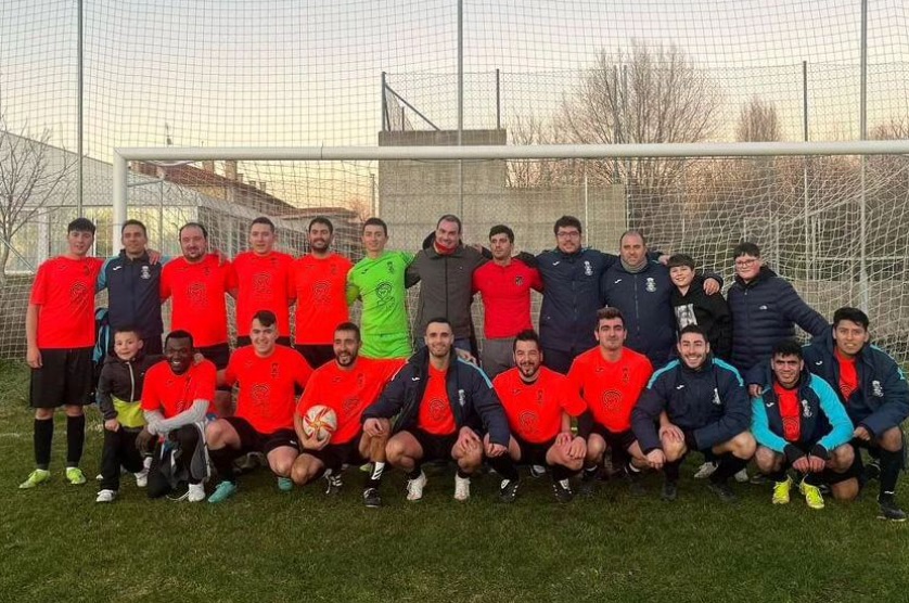 Los integrantes de la plantilla de Baños de Valdearados. / bdv.fc_