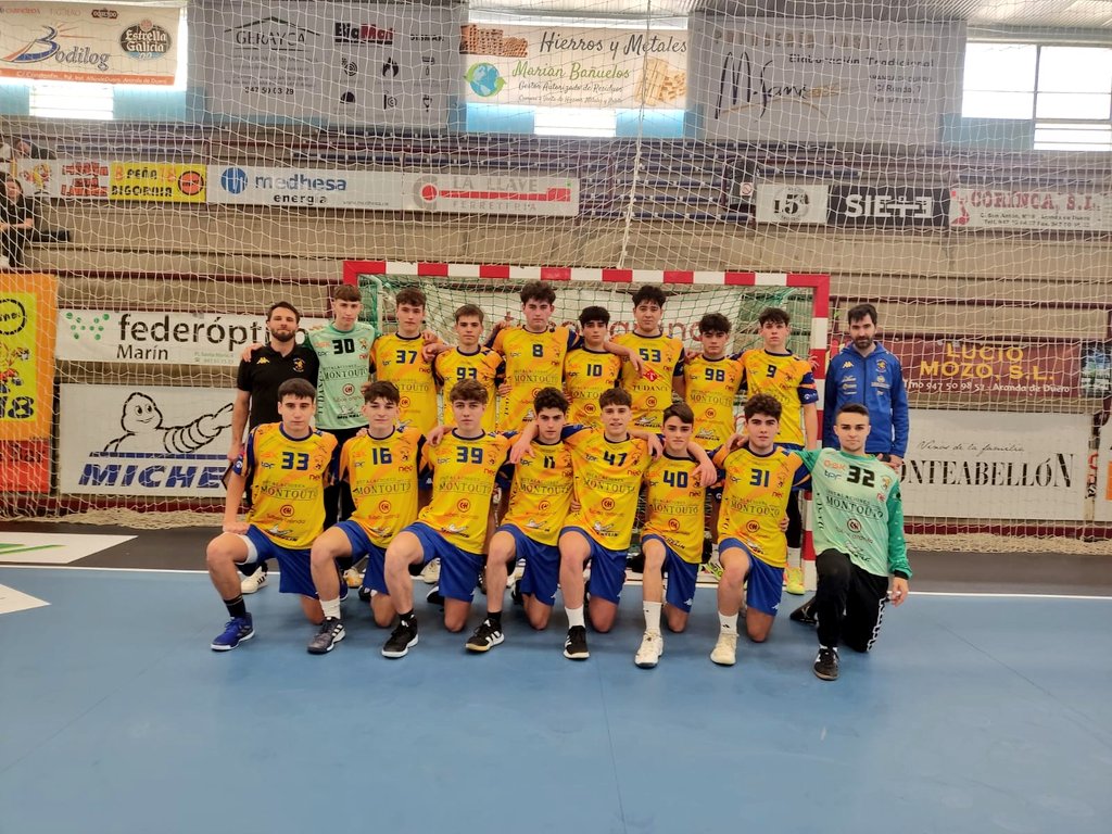 La plantilla del equipo juvenil del Villa de Aranda. / bmvilladearanda.com