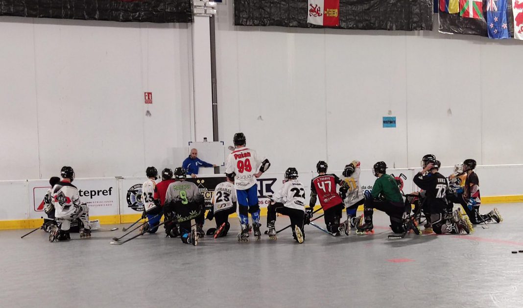 Uno de los últimos entrenamientos del Hockey Línea Aranda antes de afrontar el duelo histórico ante Rubí. / duerodeporte.com