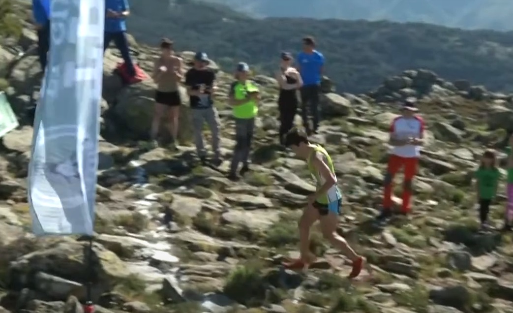 Momento en el que Daniel Sanz llega a línea de meta en la prueba de Subida Vertical. / RFEA TV
