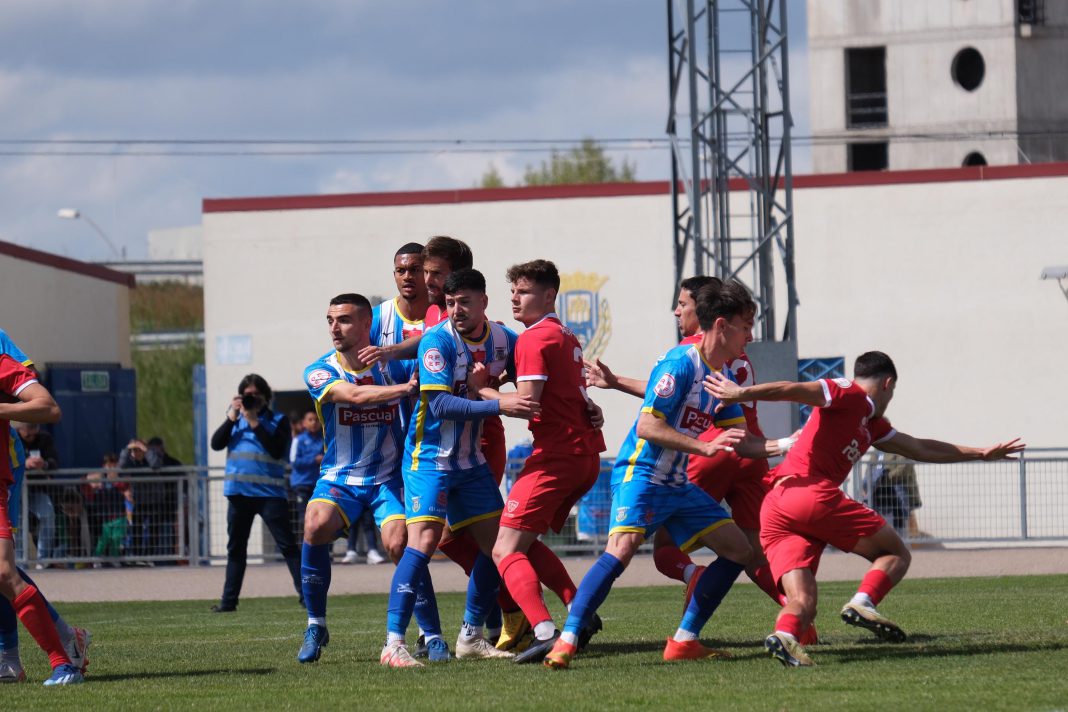 Los blanquiazules supieron amarrar las embestidas de los asturianos. / @Monzn46