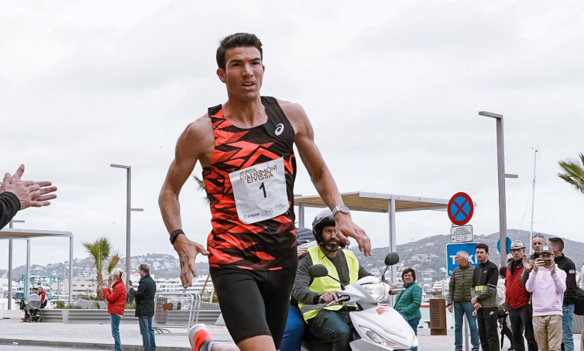 Adel Mechaal, uno de los grandes corredores del medio fondo español e internacional tomará la salida en la XL Milla Urbana de Aranda. / adel.mechaal