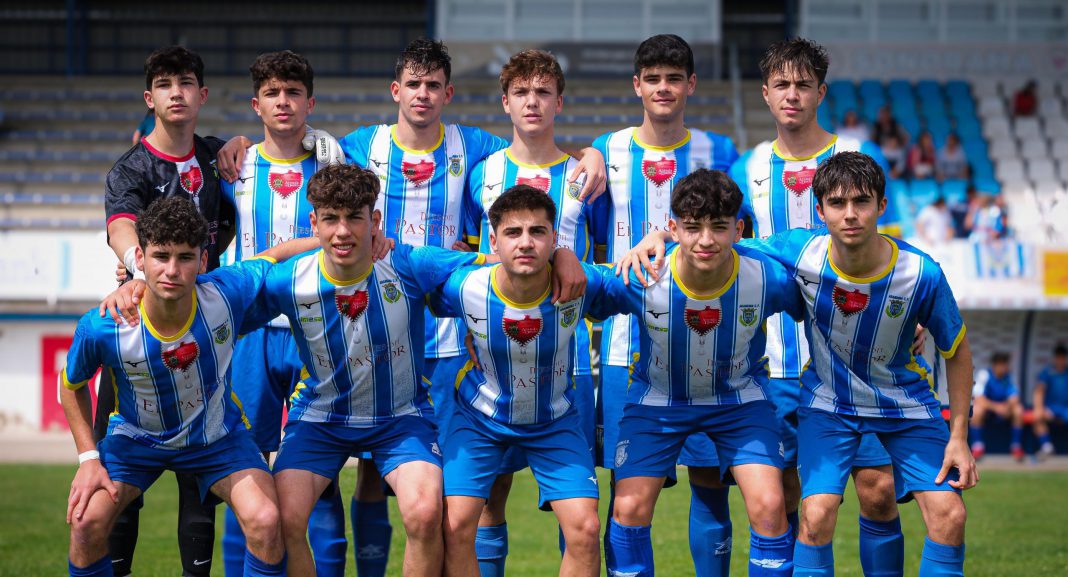 El once inicial del primer equipo juvenil de la Arandina ante el Numancia en el Juan Carlos Hoguero. / Cristian Monzon