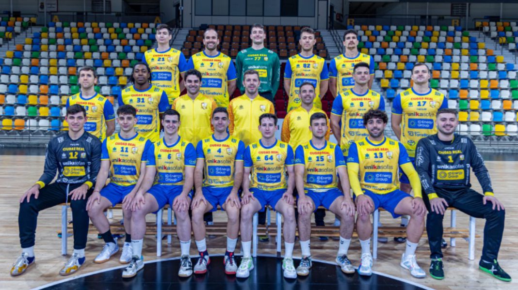 La plantilla de Balonmano Caserío 2023-2024. / BM Caserío