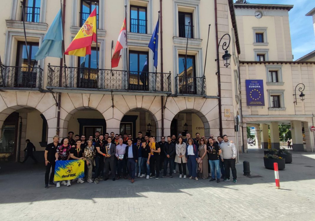 Imagen de la reciente celebración del Tubos Villa de Aranda con los partidos políticos en el Ayuntamiento de Aranda por el asenso a ASOBAL. / duerodeporte.com