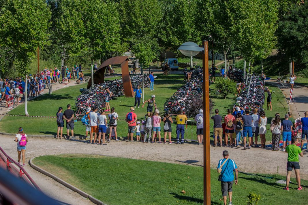 El parque de El Barriles volverá a ser epicentro del triatlón de Aranda. / tonicendon.blogspot.com