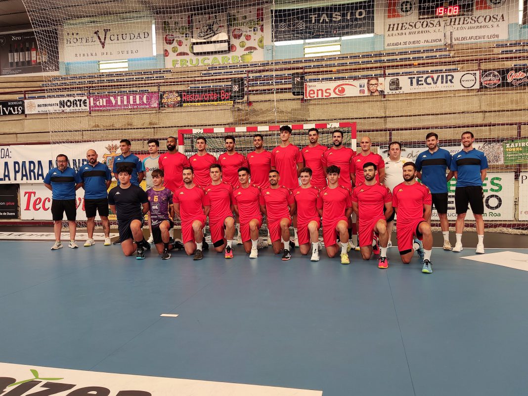 La plantilla del Tubos Villa de Aranda durante la primera sesión de trabajo de esta pretemporada. / duerodeporte.com