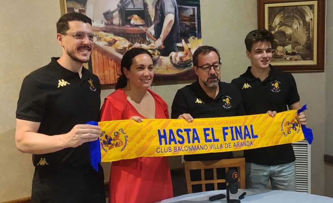 Arthur Pereira (i) junto a Beatriz Zapatero -Lagar de Isilla-, Javi Márquez y Pol Roy (d) / duerodeporte.com