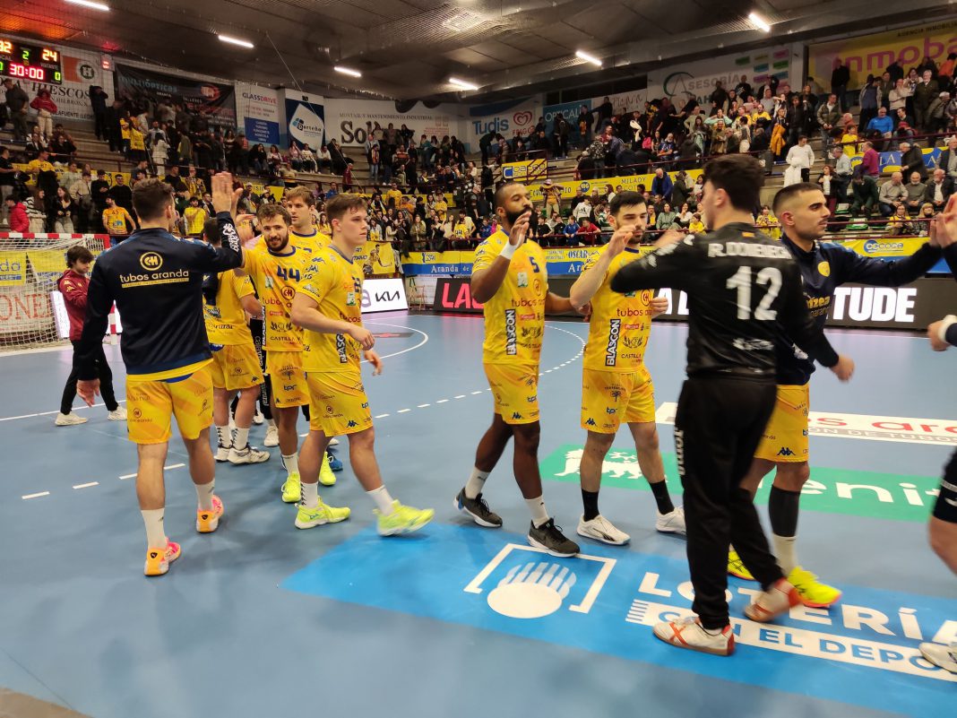 La plantilla amarilla luchará por sumar un nuevo triunfo en el Santiago Manguán ante la visita de Logroño. / duerodeporte.com