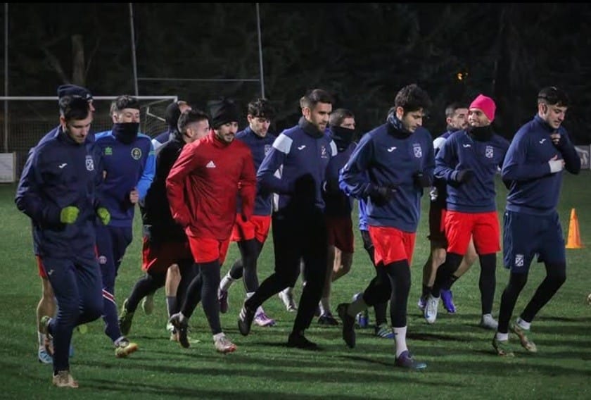 La plantilla del Becerril durante una de sus jornadas de entrenamiento. / Becerril
