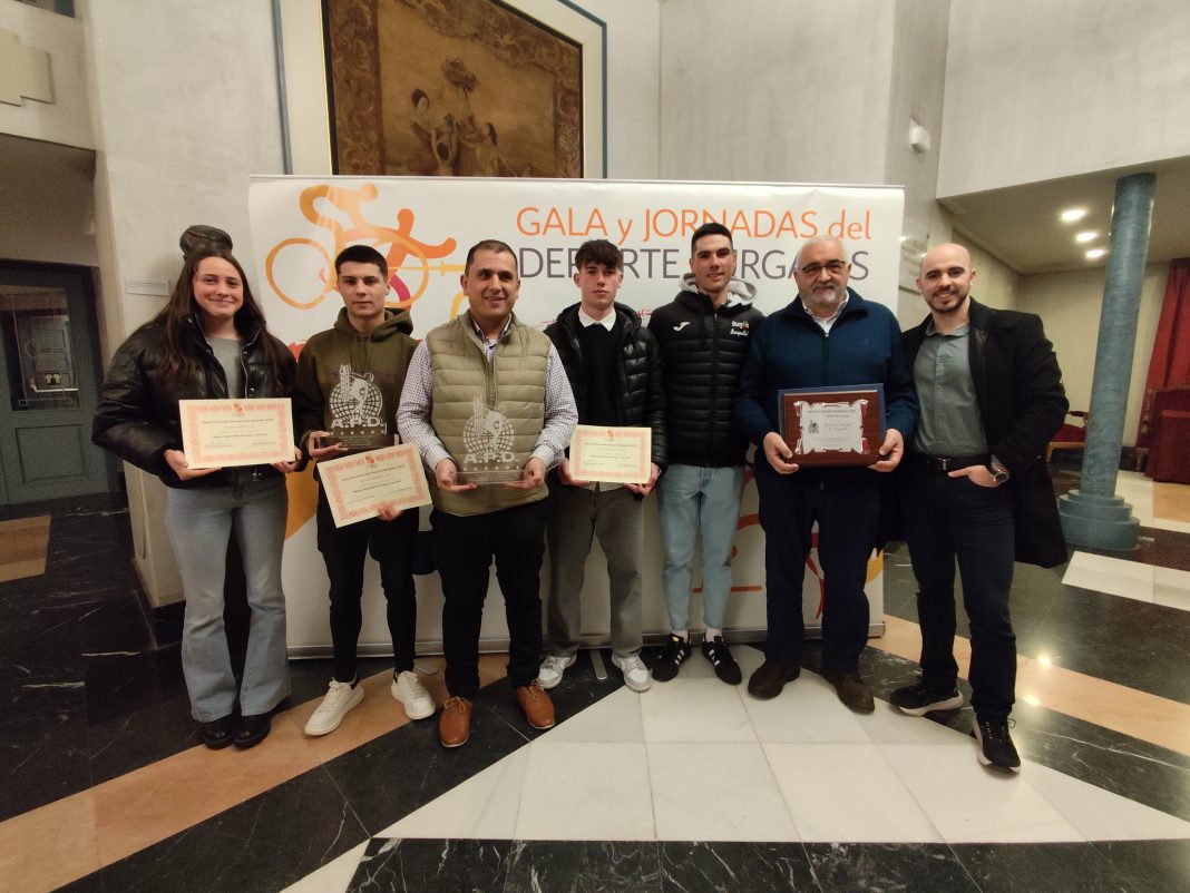 Todos los nominados de las Tierras del Duero a la salida de la Gala en el Teatro Principal de Burgos. / duerodeporte.com