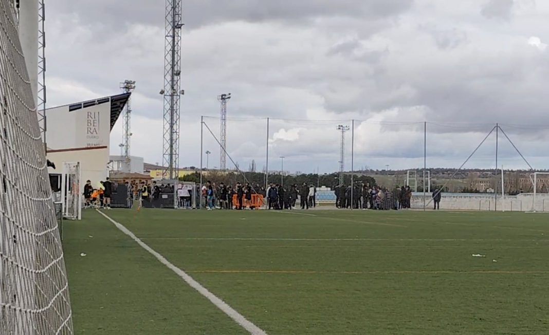 Los campos de fútbol anexos del Complejo Deportivo Juan Carlos Higuero en la mañana de este domingo. / Diego A. Martín (duerodeporte.com)