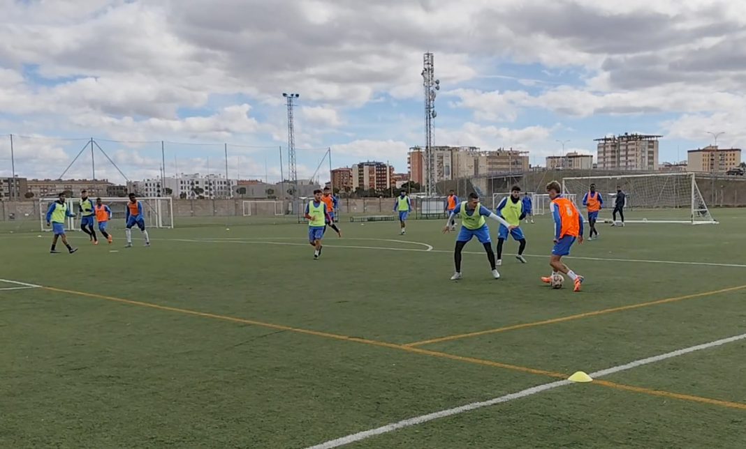 Una de las sesiones de trabajo de los blanquiazules durante la semana en los Anexos del Juan Carlos Higuero. / duerodeporte.com