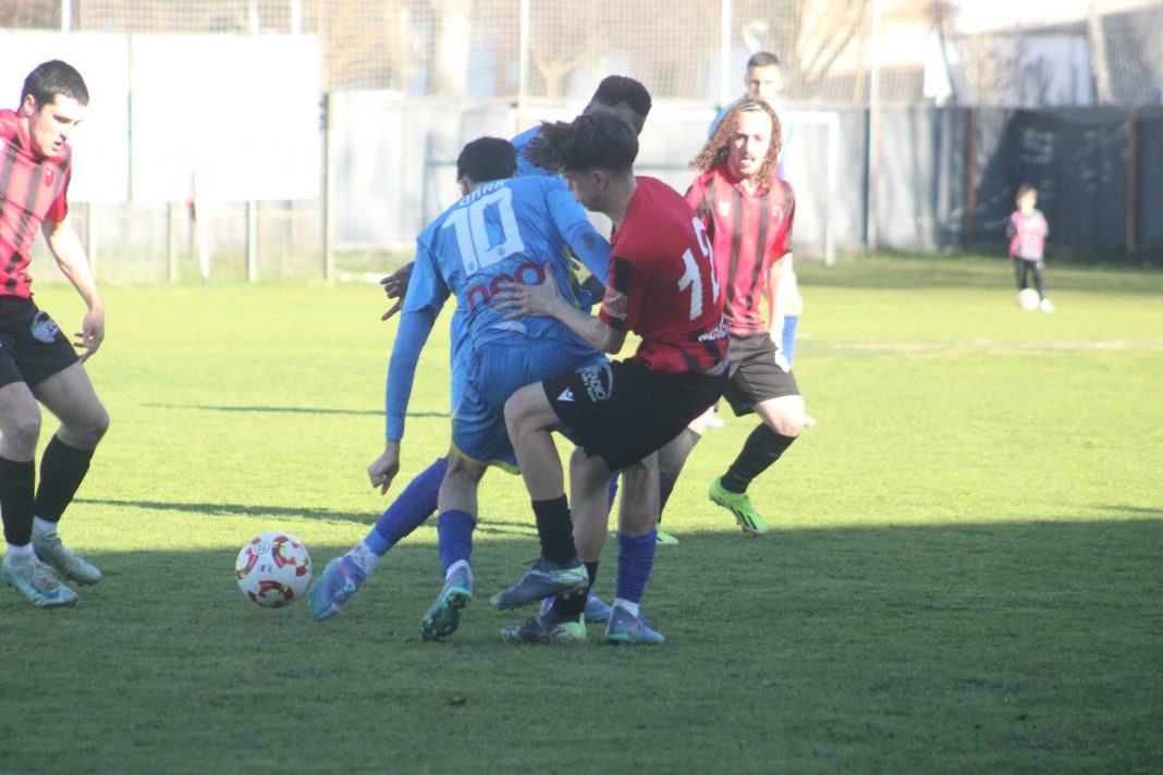 Una acción de juego del encuentro de la Arandina disputado en La Laguna. / Juan Díez