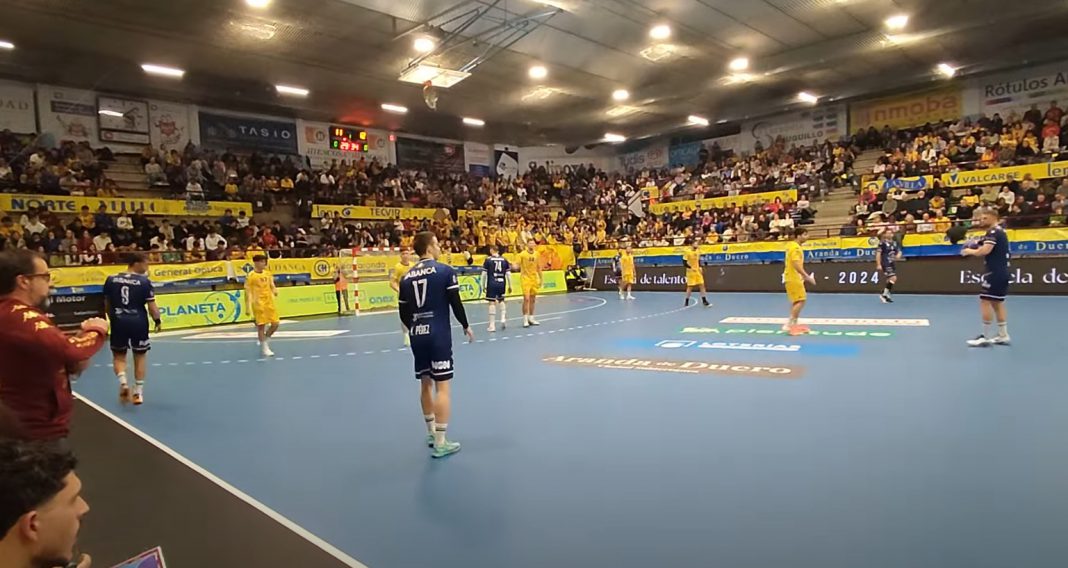El Tubos Aranda Villa de Aranda midió bien su defensa ante Cangas. / duerodeporte.com