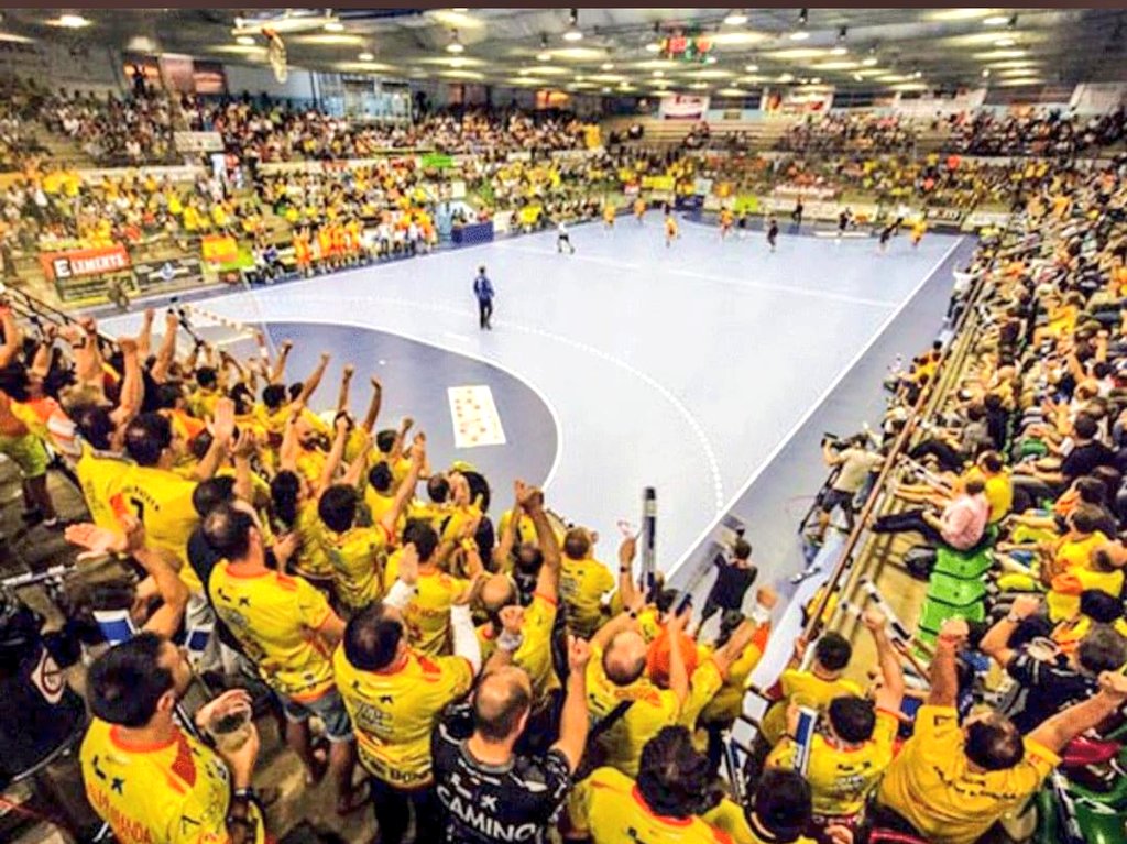El Pabellón Polideportivo Santiago Manguán uno de sus grandes días de balonmano. / duerodeporte.com