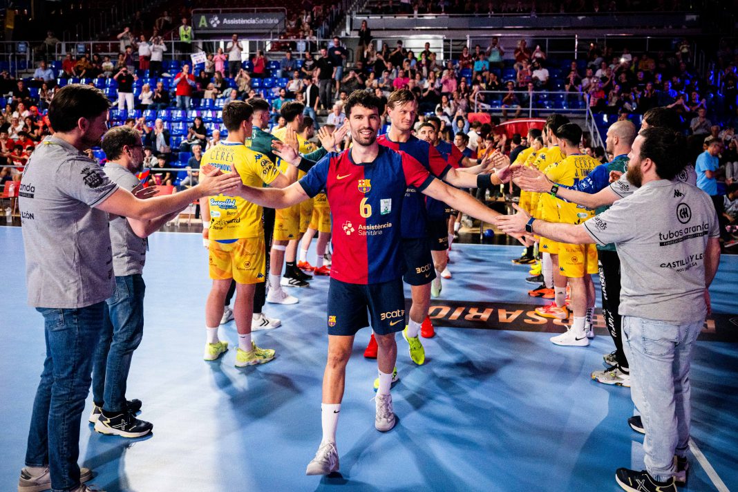 Pasillo de Tubos Aranda Villa de Aranda al Barça en el Palau Blaugrana. / Miquel Muñoz Sánchez
