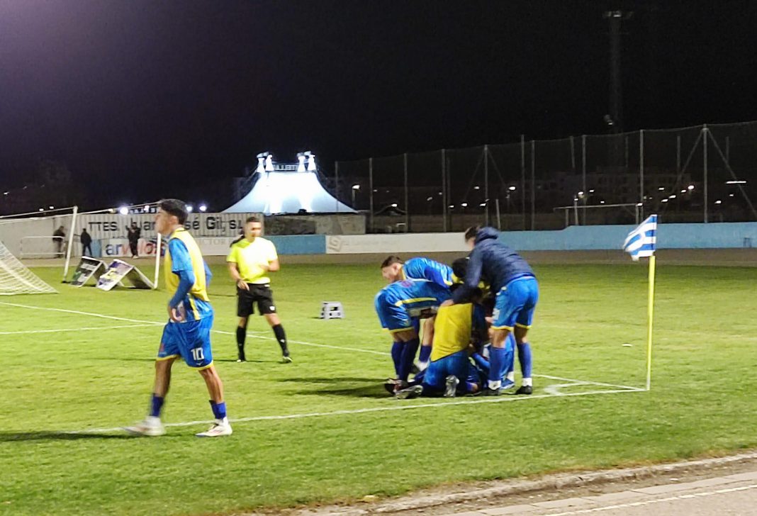 Alegría blanquiazul en el duelo ante el Burgos CF B en la victoria del Juan Carlos Higuero el pasado mes de noviembre. / duerodeporte.com