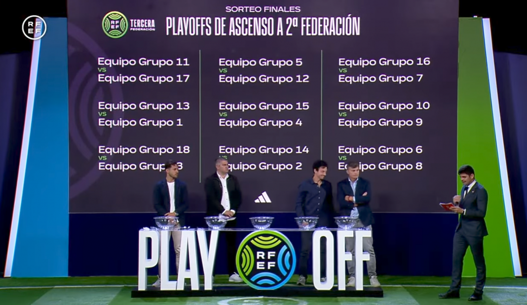 Instante en el que se realizaba el emparejamiento de los Grupos castellano y leonés y valenciano en el sorteo en la sede de la Federación Española. / RFEF