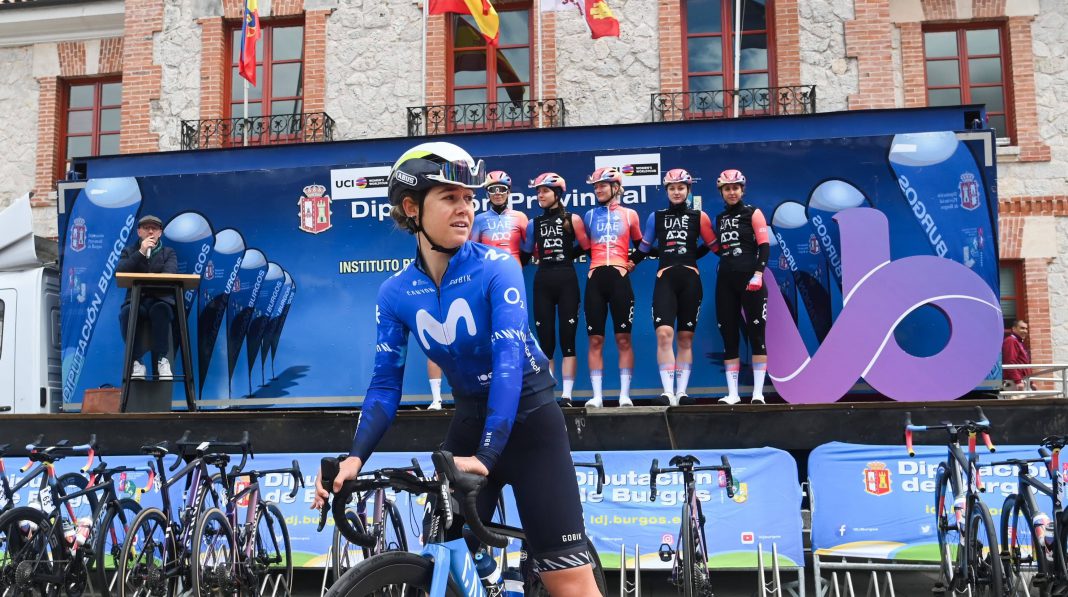 Sara Martín durante la pasada edición de Vuelta a Burgos como gran anfitriona para el pelotón internacional. / Ricardo Ordóñez (Vuelta a Burgos)