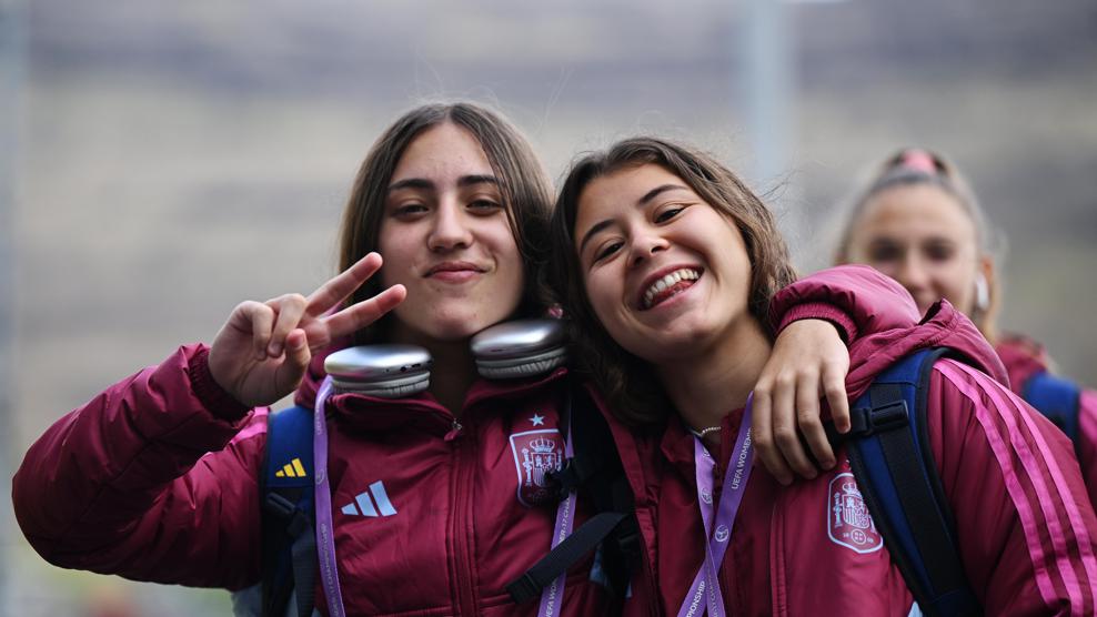 La arandina Claudia Barrios con la camiseta de España antes de debutar este lunes en el Europeo. / uefa.com