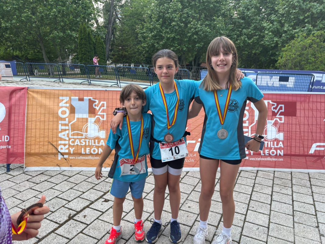 Los tres jóvenes representantes del Triatlón Duero-Ribera en el Campeonato de España. / Triatlón Duero-Ribera