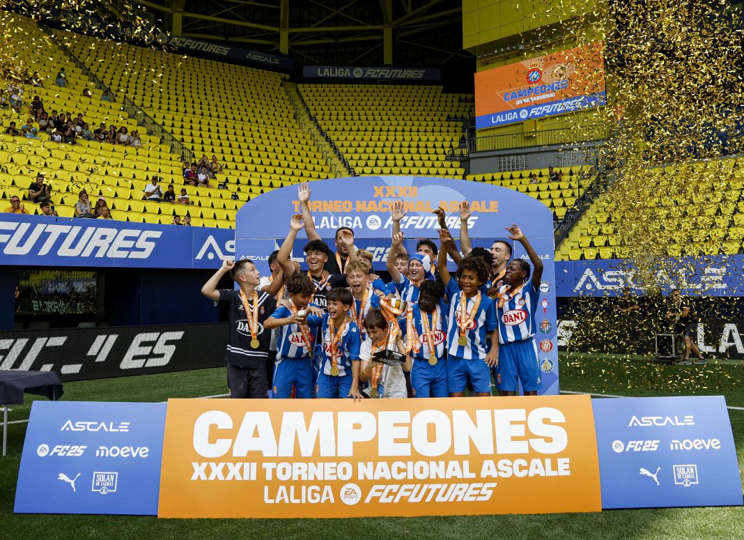 El equipo Alevín del Espanyol llegará a Aranda de Duero como reciente campeón de LaLiga FC Futures. / rcdespanyol.com