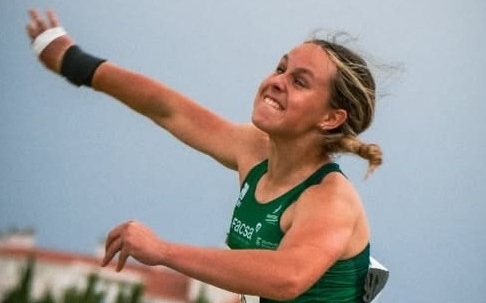 La lanzadora arandina del Playas de Castellón - Atletismo Ribera, Ariadna Andrés, durante uno de sus lanzamientos en Castellón. / Atletismo Ribera