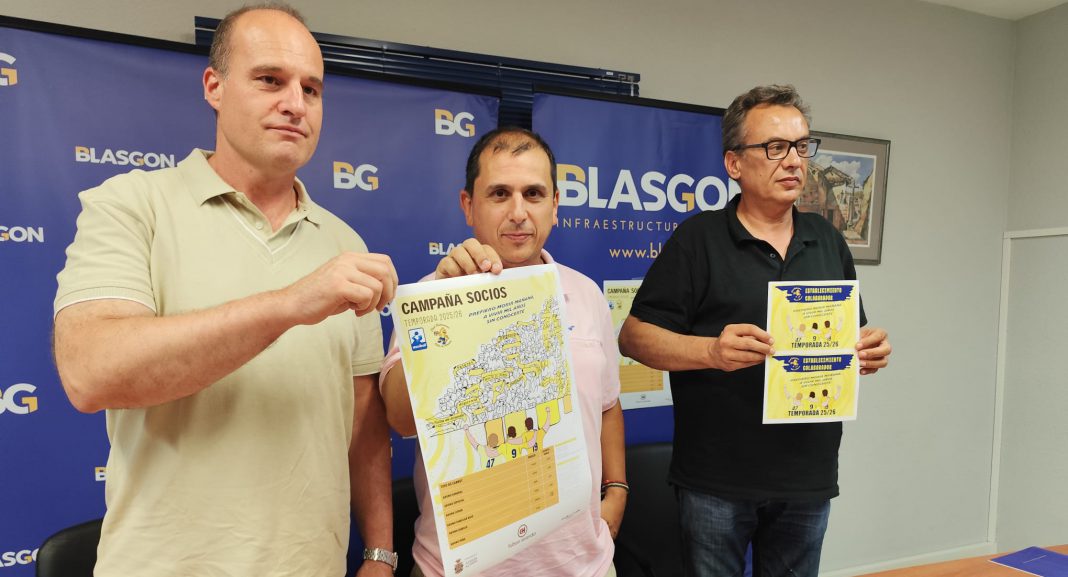 El presidente de Tubos Aranda Villa de Aranda, Juan Pablo Berdón, en la presentación de la Campaña de Socios 25-26 en las instalaciones de BlasGon. / duerodeporte.com