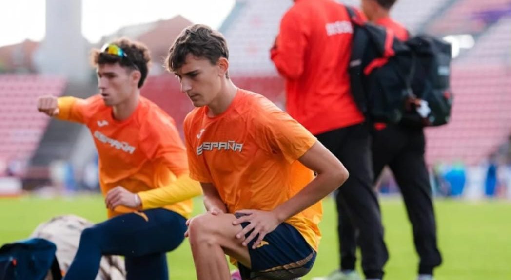 Álex Ibáñez durante una sesión de entrenamiento en Tempere antes del debut de este jueves. / RFEA