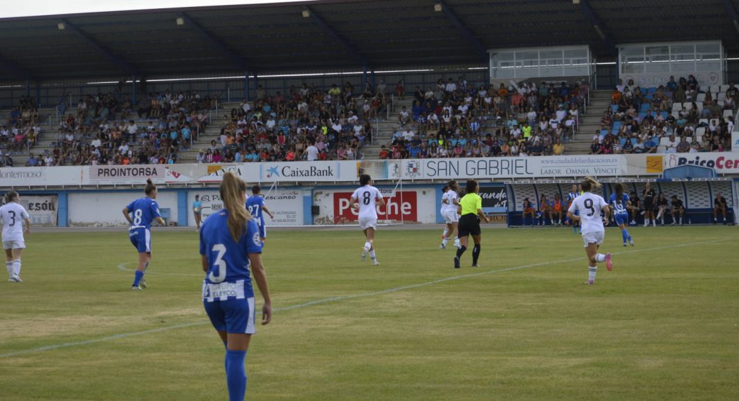 Una imagen del encuentro entre el filial del Real Madrid y el Alavés en el Juan Carlos Higuero. / Jorge Rodríguez