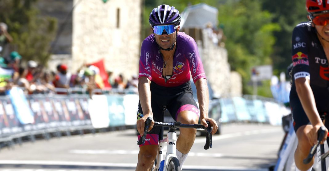 El arandino Mario Aparicio en la línea de meta de Valpuesta. / Sprint Cycling Agency