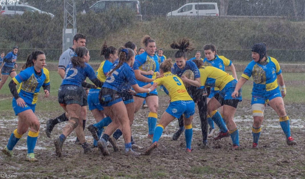 Uno de los encuentros del quince dorado en el campo Virgen de las Viñas. / Arturo Sanz