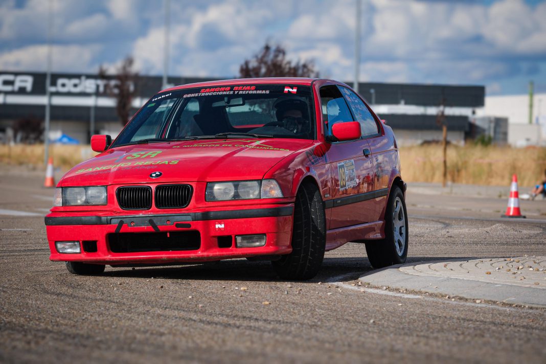 El piloto soriano Carlos Sancho a los mandos de su BMW E36 Compact 323i fue el más rápido de los participantes. / SOMOS AFIR