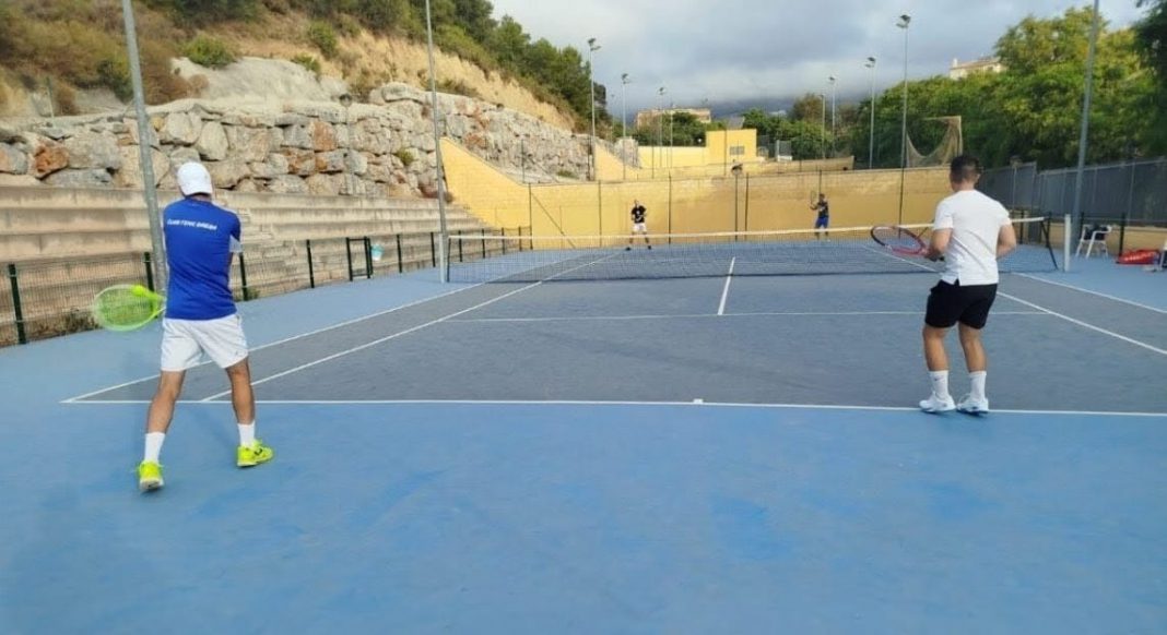 Una imagen del encuentro de Tenis Ribera ante El Candado en Málaga. / DUERO Deporte