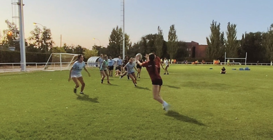 Las celeste y vino durante una sesión de entrenamiento en las instalaciones de Inacua Aranda. / DUERO Deporte