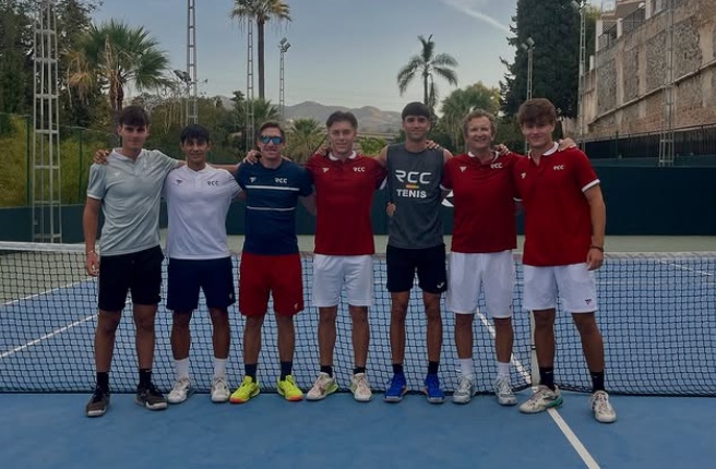Los jóvenes integrantes de El Candado, rivales de Tenis Ribera en la 2º jornada. / Tenis El Candado