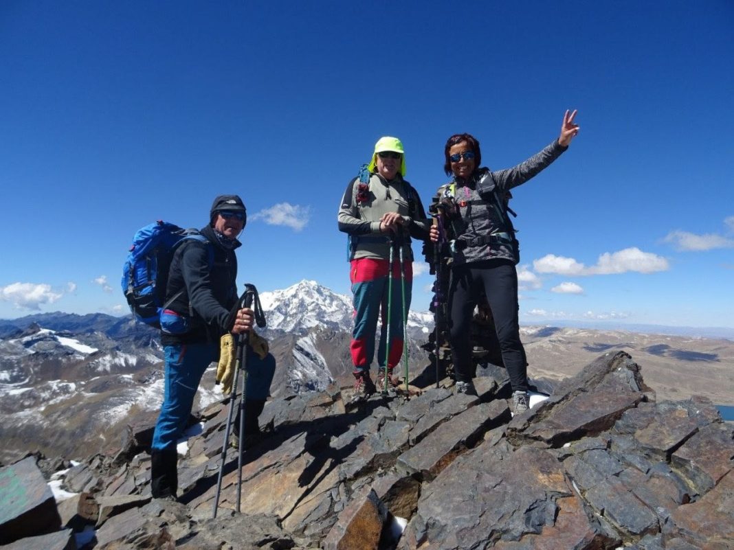 La expedición del Peñas Altas a Bolivia en la cima del Pico Austria (5.353 metros) / DUERO Deporte