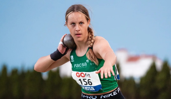 Ariadna Andrés con la indumentaria del Playas de Castellón en el pasado Campeonato de España al Aire Libre Sub-18. / @ariiadnaandress