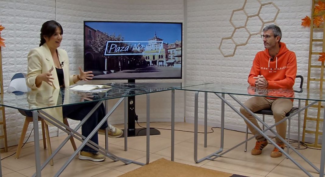 Beatriz Sanz y Diego Martín durante el magazine Plaza Mayor de Televisión Aranda. / Televisión Aranda