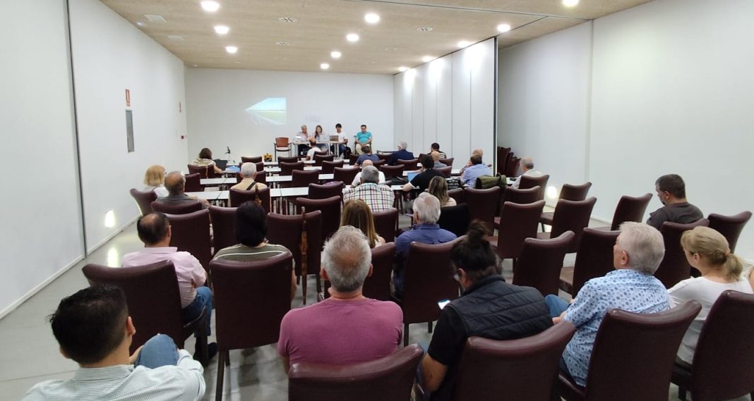 Imagen de una de las asambleas de la Arandina celebradas en el Centro Tomás Pascual. / DUERO Deporte