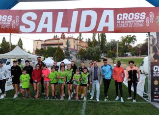 La línea de salida del XXXIX Cross de La Constitución lista para acoger a sus atletas La salida del XXXIX Cross de La Constitución ha acogido a los atletas en la presentación oficial de la prueba este viernes. / DUERO Deporte