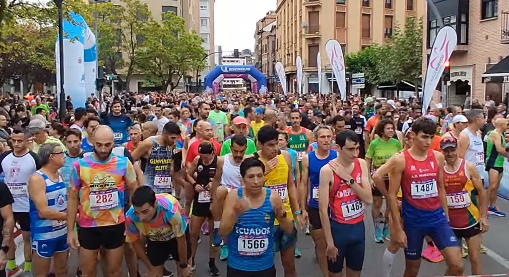 La Calle San Francisco volverá a agolpar a miles de corredores en la singular prueba arandina. / DUERO Deporte