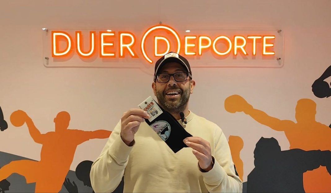 Rafa Rodríguez, creador de Cagüen Socks durante su presencia en el estudio de DUERO Deporte. / DUERO Deporte