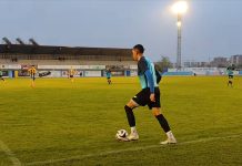 El Riber quiere recuperar terreno con el liderato Giraldo, durante el último partido en el Juan Carlos Higuero, es uno de los fijos en la defensa azulona. / DUERO Deporte