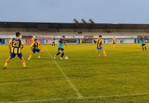 Suspendido el partido del Riber en Villasante ante el Montija El capitán de los azulones, Zazu, durante una acción el pasado encuentro ante el Vadillos. / DUERO Deporte