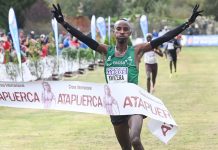 Kwizera defiende triunfo en Atapuerca y Battocletti será alternativa a las africanas Rodrigue Kwizera en el momento de atravesar la línea de meta de la pasada edición. / IDJ