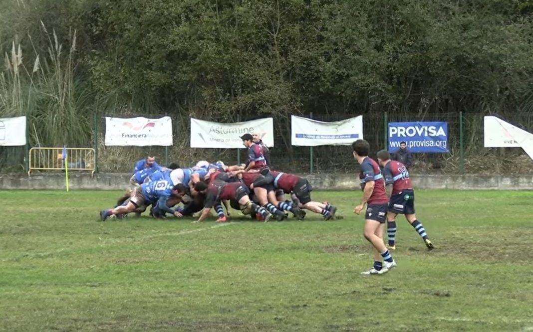 Una de las melés protagonizadas por Rugby Aranda y Oviedo el pasado fin de semana en el terreno de juego de El Naranco. / Real Oviedo Rugby