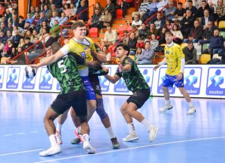 Un competitivo Tubos Aranda Villa de Aranda roza el empate El Sargal (24-22) Rogonovs se peleó con la defensa conquense en una bonita batalla en el pivote. / Juan Alberto Lillo (REBI BM Cuenca)